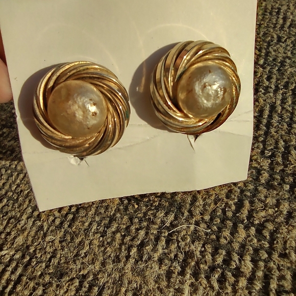 Marvilla clip on earrings vintage - Picture 3 of 9